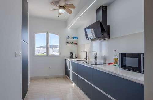 La Parata Apartment | Apartment 'Zahories Córner Mojácar sea views' with Shared Pool, Terrace & Wi-Fi