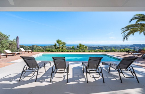Istan Villa | Architect designed villa with amazing views - 10 minutes to Puente Romano resort