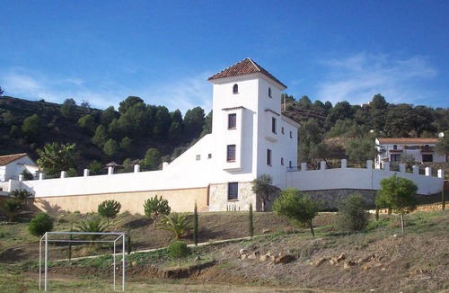 Alozaina House | Authentic house, within the castle walls of holiday park Finca el Moralejo