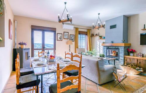 Villanueva del Rey House | Awesome Home In Villanueva Del Rey