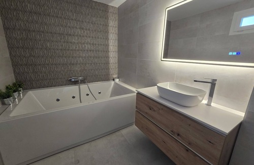 Carratraca House | BANDERAS & SPA ESTUDIO HIDROMASSAGE VERA (CAMINITO DEL REY/MASSAGE ON REQUEST)