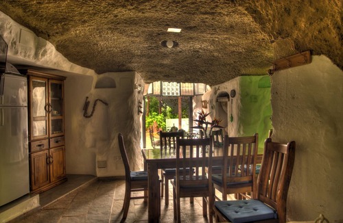 Firgas Cottage | BARRETO CAVES. In the center of a 27,000 m. Finca. Mountain and sea views.