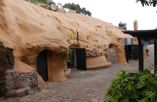 Firgas Cottage | BARRETO CAVES. In the center of a 27,000 m. Finca. Mountain and sea views.