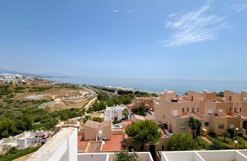 Bahia de Casares Ski Chalet | Beach & Golf Townhouse in Bahía de Casares