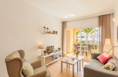Nerja Apartment | Beach only 75 meters - centre - Wifi - sea view - international tv - 4 persons
