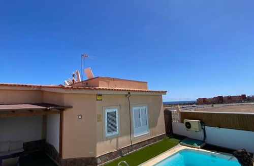 Castillo Caleta de Fuste Villa | Beach Villa private heated pool