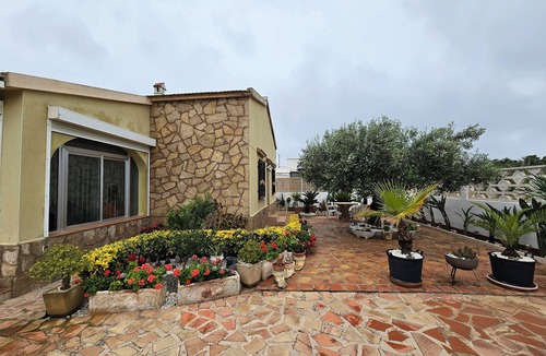 Oliva Ski Chalet | Beachfront Villa on Rabdells Beach