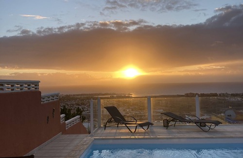 Caleta de Fuste Villa | Beautiful villa with spectacular views across Caleta.