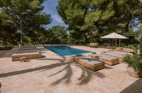 Sant Josep de sa Talaia Villa | Beautiful 1 hectar property near Cala Jondal