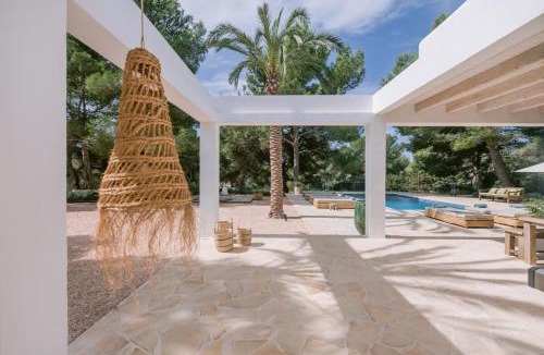 Sant Josep de sa Talaia Villa | Beautiful 1 hectar property near Cala Jondal