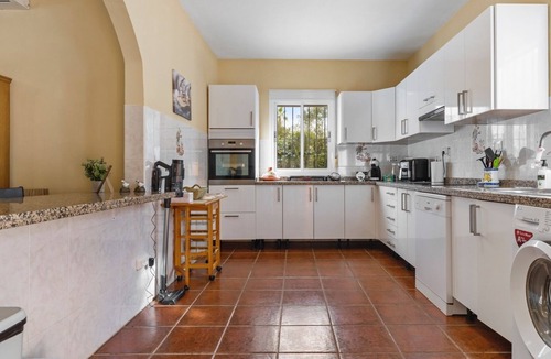 Pizarra Villa | Beautiful 3-bedroom villa with AC and private pool in Pizarra