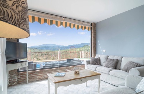 Alozaina House | Beautiful apartment with pool in picturesque white village Alozaina.
