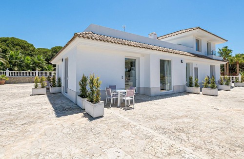 Brena y Marismas de Barbate Natural Park Apartment | Beautiful apartment with outdoor pool, located very close to beautiful nature and only 3 km from the