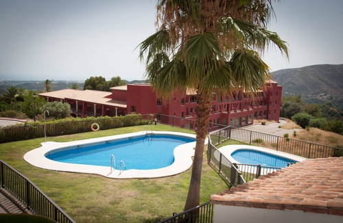 Istan Apartment | Beautiful New 3 Bed Duplex Apartment - Hot Tub - 6 mins Banus - Golden Mile