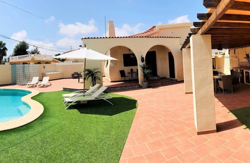 Torrevieja Villa | Beautiful private pool villa near the beach and city