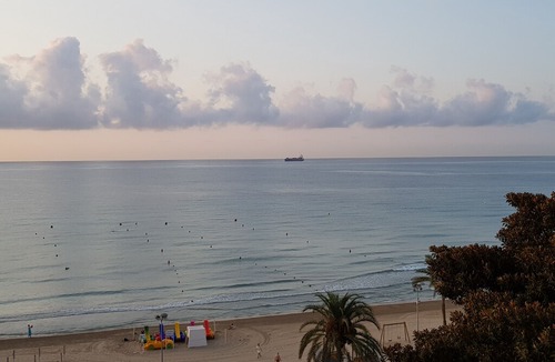 Raval Roig Apartment | Beautiful renovated apartment on the beach front of Alicante with garage