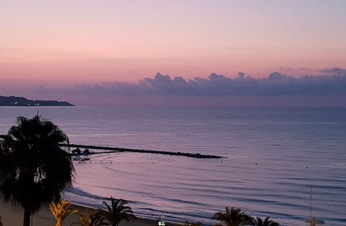 Raval Roig Apartment | Beautiful renovated apartment on the beach front of Alicante with garage