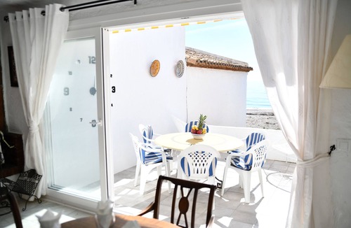 Estepona Villa | Beautiful traditional 4 bed villa on the beach