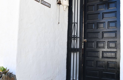 Estepona Villa | Beautiful traditional 4 bed villa on the beach