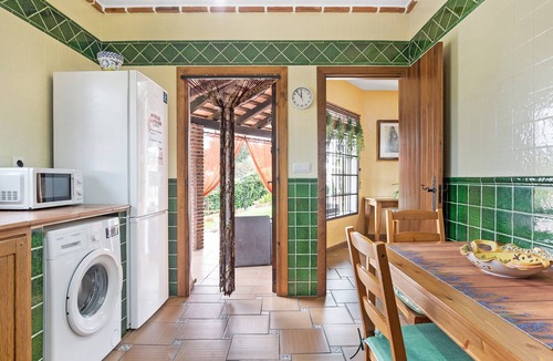Brena y Marismas de Barbate Natural Park House | Beautiful Villa with Large Garden, Pool, Air Conditioning, Wi-Fi & Parking Available