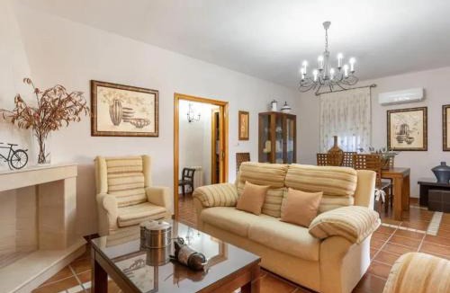 Baena Villa | Beautiful villa with private pool in Baena – 221 m²