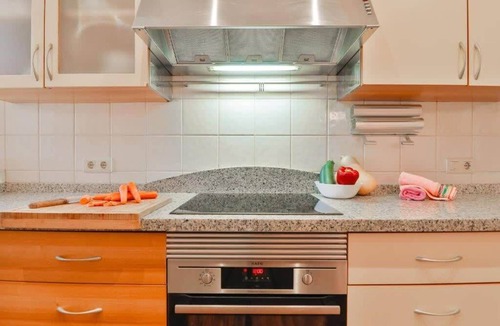 Los Tilos Apartment | Big apartment, close to train station