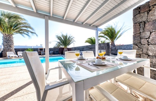 Playa Blanca Ski Chalet | Blue Waves House - Heated Pool, BBQ and Bicycles By LVH