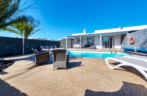 Playa Blanca Ski Chalet | Blue Waves House - Heated Pool, BBQ and Bicycles By LVH