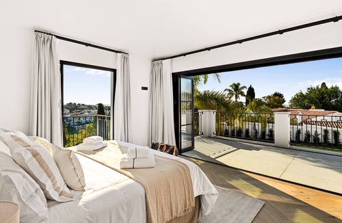 Benahavis Villa | Breathtaking Open Concept 5 Bedroom Luxury Villa