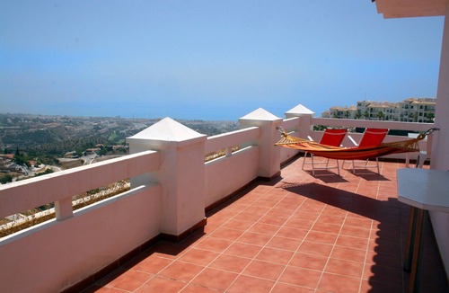 Benagalbon Apartment | bright apartment, big terrace, stunning sea and mountainviews, summerpool