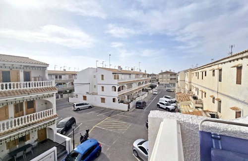 Santa Pola Villa | Bright duplex near the beach in Santa Pola – Terrace with side sea viewsCozy duplex apartment for 6 people, located in a quiet residential area, just a few steps from the beach.On the ground floor, you'll find a living room decorated with a mural simul