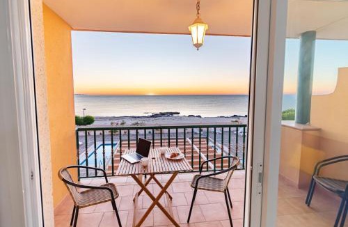 Las Herrerias Apartment | Cómodo apartamento en El Calón Playa frente al mar y piscina - by Almería Rentals