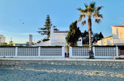 Torre del Mar House | Caleta Beach House Villa Beatriz Sinese Design