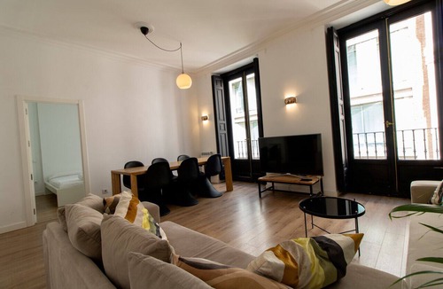 Palacio Apartment | Callao/Gravia 3 Bedrooms 3 Bathrooms. Quiet retreat steps away from Gran Vía