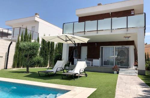 Puerto Marino Villa | Calle Malta 19 Villa