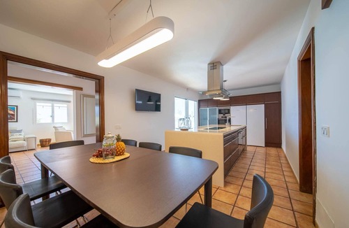 Puerto del Carmen Villa | CARTAMAR by Buenavilla | Refurbished villa with lots of outdoor space