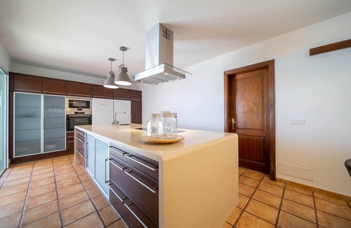 Puerto del Carmen Villa | CARTAMAR by Buenavilla | Refurbished villa with lots of outdoor space