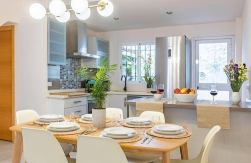 San Basilio Apartment | Casa 3 plantas con patio y Solárium privados BBQ