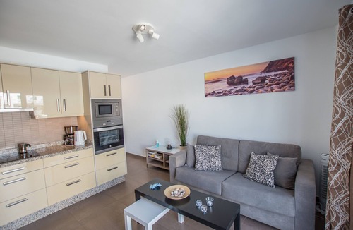 Los Mojones Apartment | Casa Anemona with terrace, shared pool, sea views and free wifi
