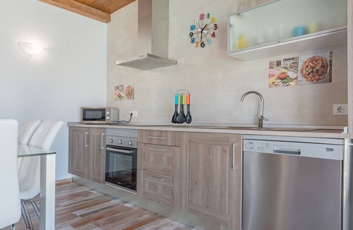 San Ambrosio House | Casa Capricho with Private Pool and Air Conditioning – Families Only