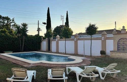 Sanlucar la Mayor Ski Chalet | Casa CON Piscina, A 18 KM DE Sevilla