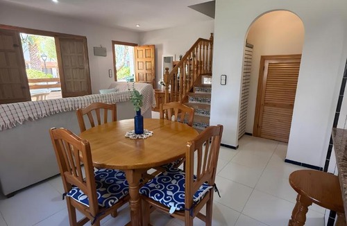 Los Arenales del Sol House | Casa en la playa con piscinas