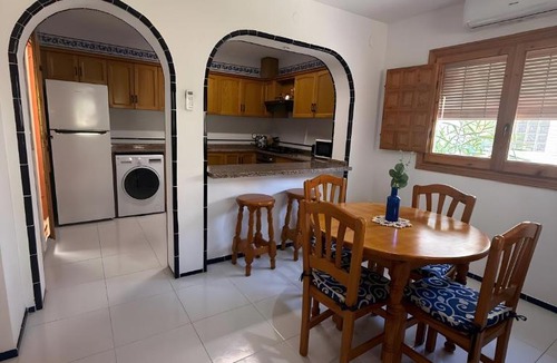Los Arenales del Sol House | Casa en la playa con piscinas