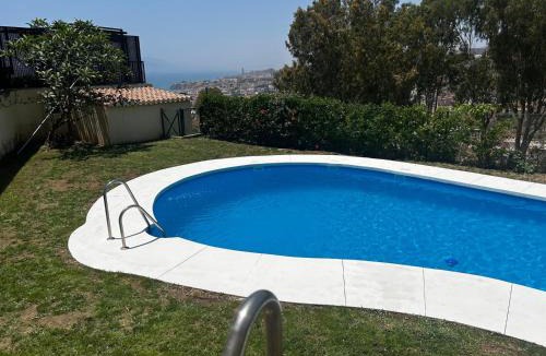Torre de Benagalbon House | Casa Familiar con Piscina Frente al Mar