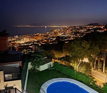 Torre de Benagalbon House | Casa Familiar con Piscina Frente al Mar