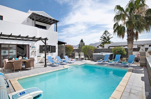 Playa Blanca Villa | 'Casa Hibiscus' with Private Pool, Jacuzzi, Terrace & Garden