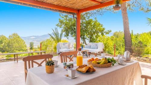 Alozaina Villa | Casa Hornillos Alozaina by Ruralidays