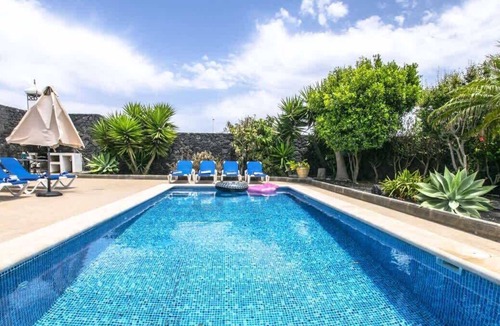 Playa Blanca Villa | Casa Indiana - Large Family Villa by Villas Now