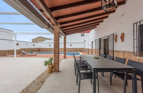 Fuente de Piedra House | Casa Jade – Spacious House with Pool and Barbecue in Fuente de Piedra