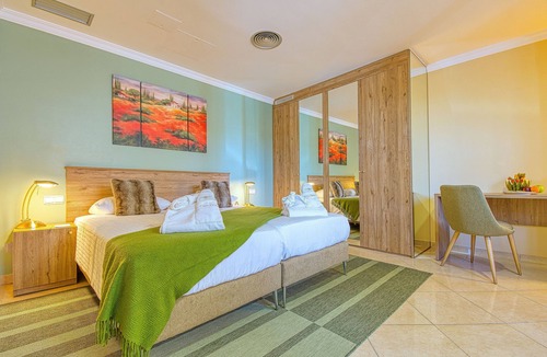 Monte Leon Hotel | Casa León Royal Retreat